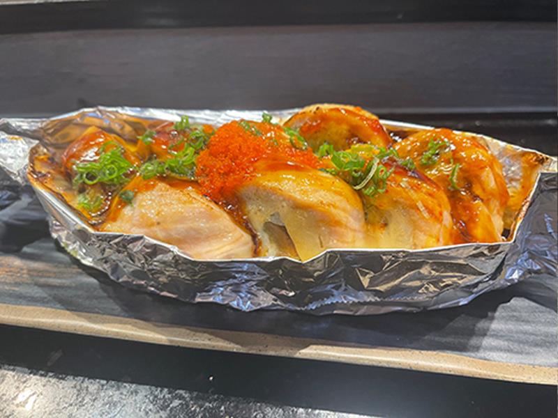 In: Crab Salad & Avocado
Top: Tobiko, Green Onion, Baked Salmon with Baked, Unagi, and Special Sauce Lion King