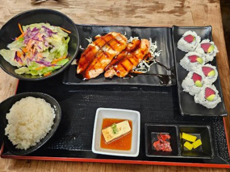 *Choose 1 item from Each Box
*Choosing same item is not available Lunch Combo