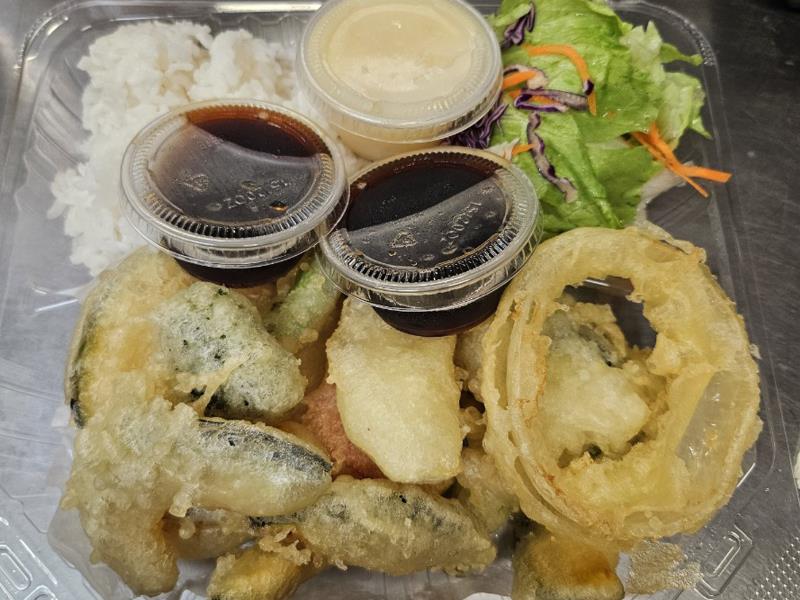 (Served with Miso Soup & Rice and House Salad) Veggie Tempura (L)