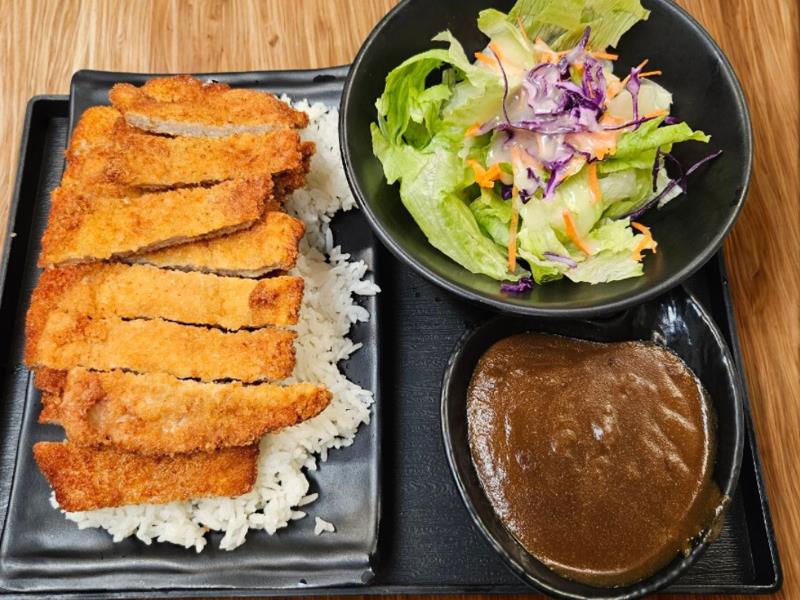 (Served with Miso Soup & Rice and House Salad) Ton Katsu Curry (L)