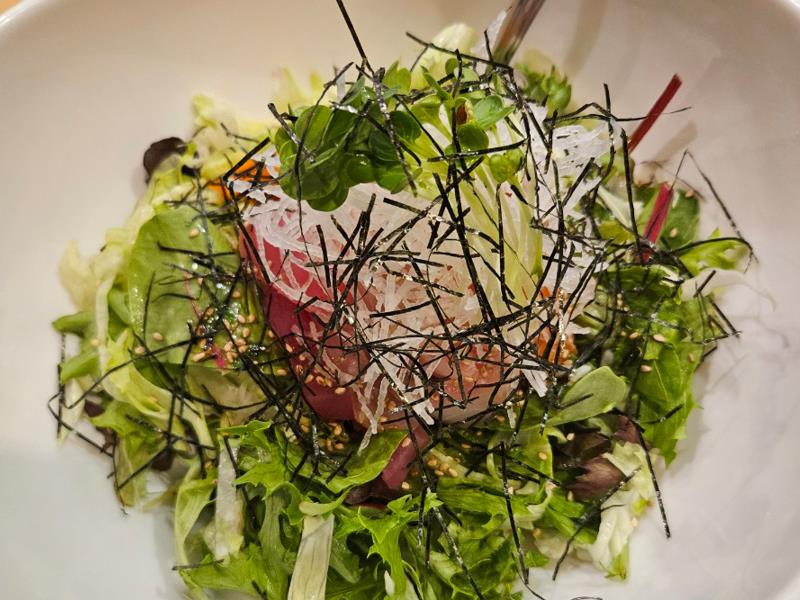 Raw Fish Bibimbap
Korean Style Chopped Sashimi & Vegetable over Rice
(Served with Miso Soup & House Salad) Hoe-Deopbap