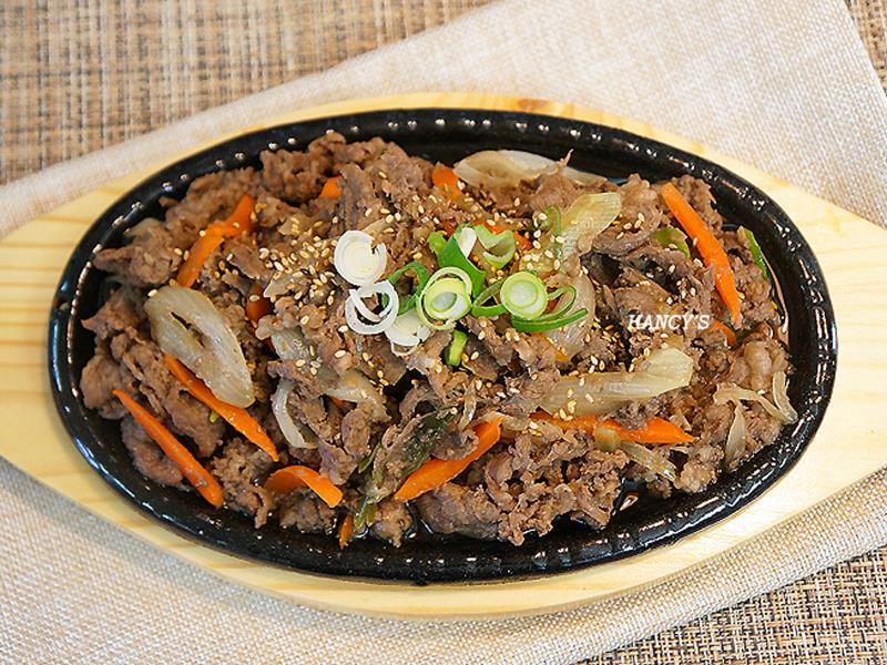 Korean Style Marinated Beef with Saute Onion Korean
(Served with Miso Soup & Rice and House Salad) Beef Bulgogi (L)