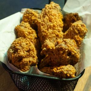 A Korean street food essential. Crispy, crunchy, and savory all in one dish!
Can pair with fries for a combo meal. Korean Fried Chicken Wings (7Pcs)