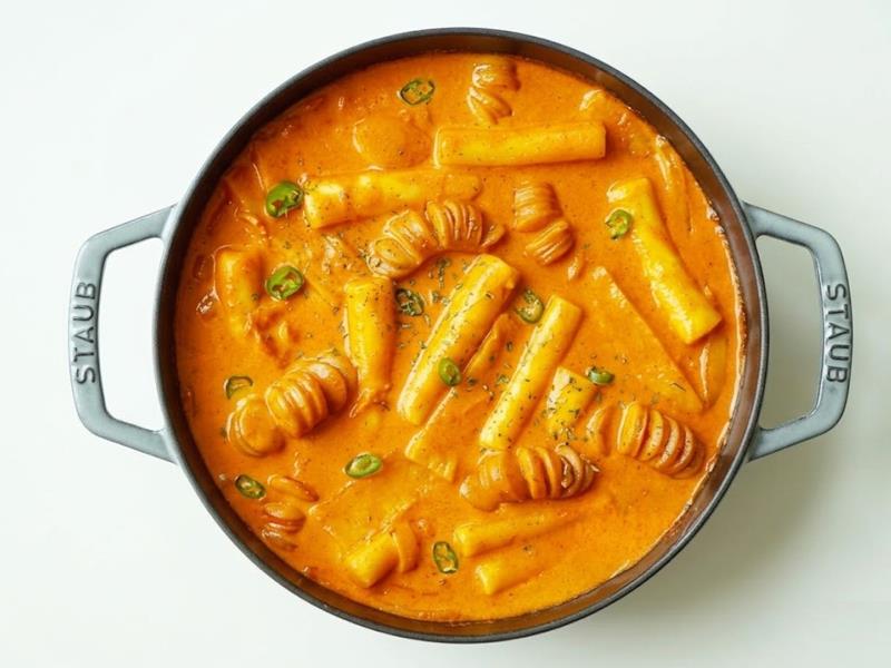 Creamy Rosé Rice Cake