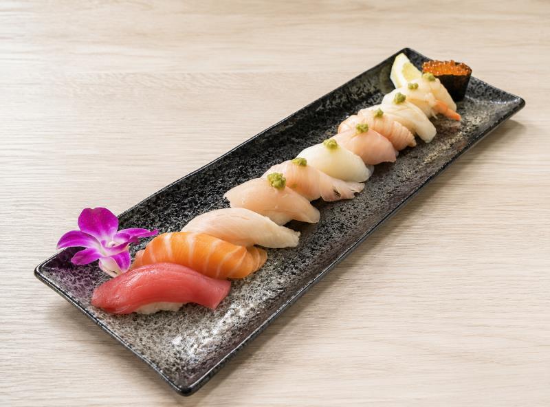 12pcs chef ’s choice raw fish over rice ball
each set served with miso soup and salad Nigiri Mix (12Pcs)