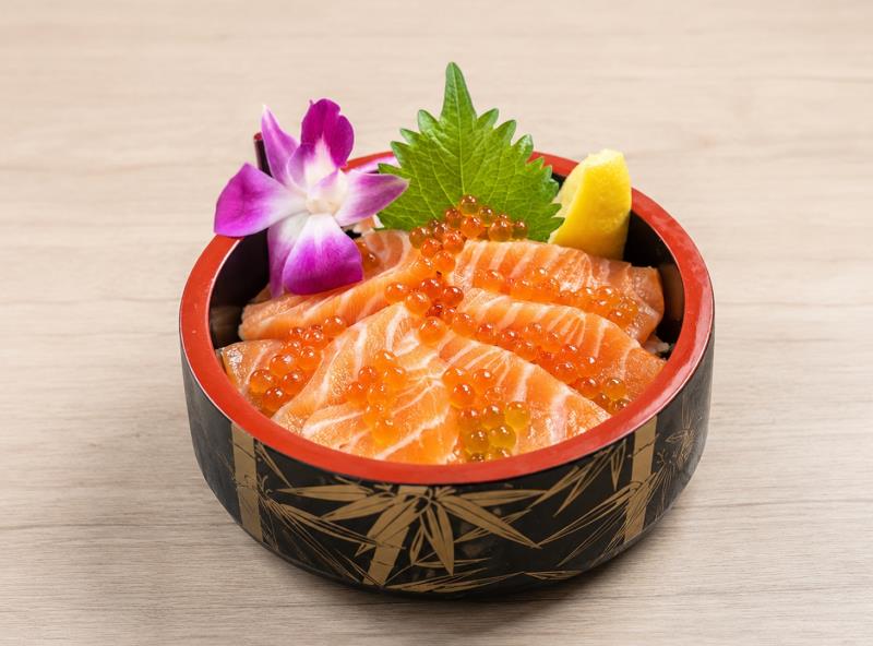 freshly cut salmon and salmon roe over seasoned rice
each set served with miso soup and salad
Sake Ikura Don (L)