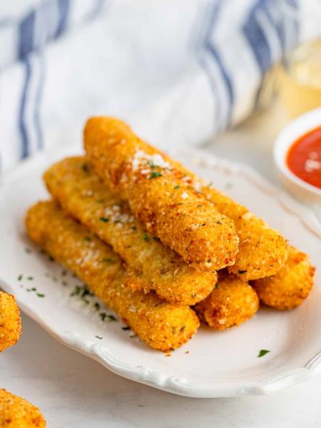 Mozzarella Cheese Sticks (5)