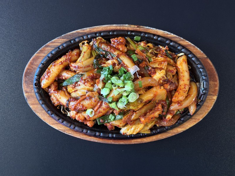 Stir-fried Spicy Octopus with Vegetable Dancing Nakji