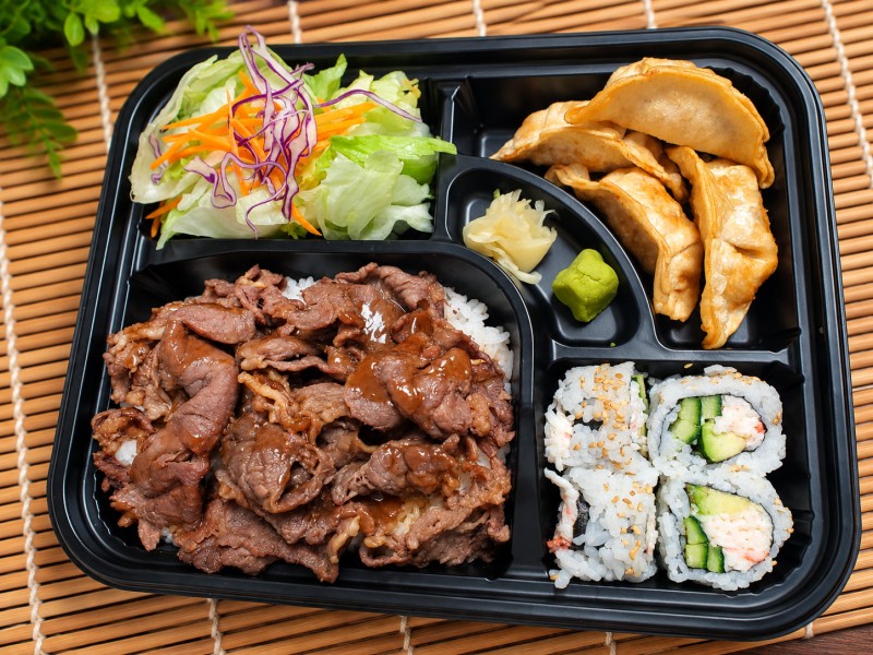 Bb5_Bento Box 5 (Beef,cal,gyoza4)
