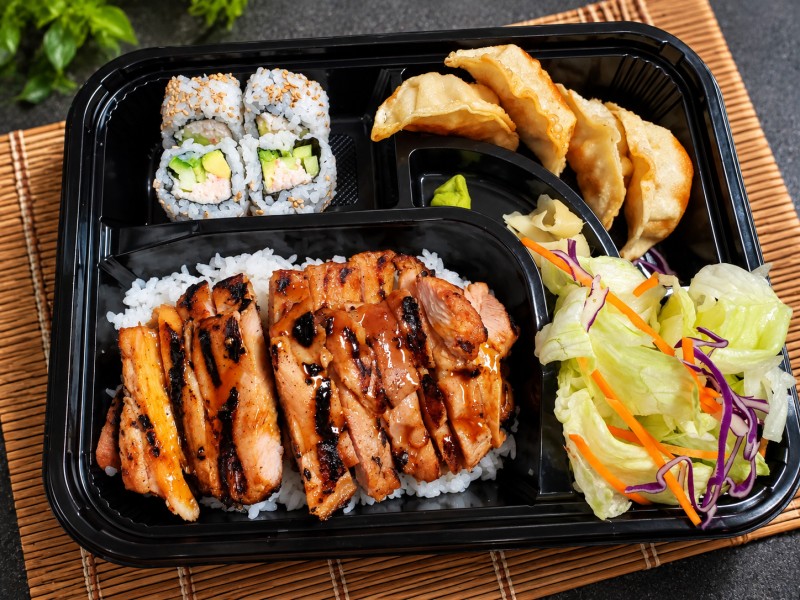 Bb1_Bento Box 1 (Ch,cal,gyoza4)