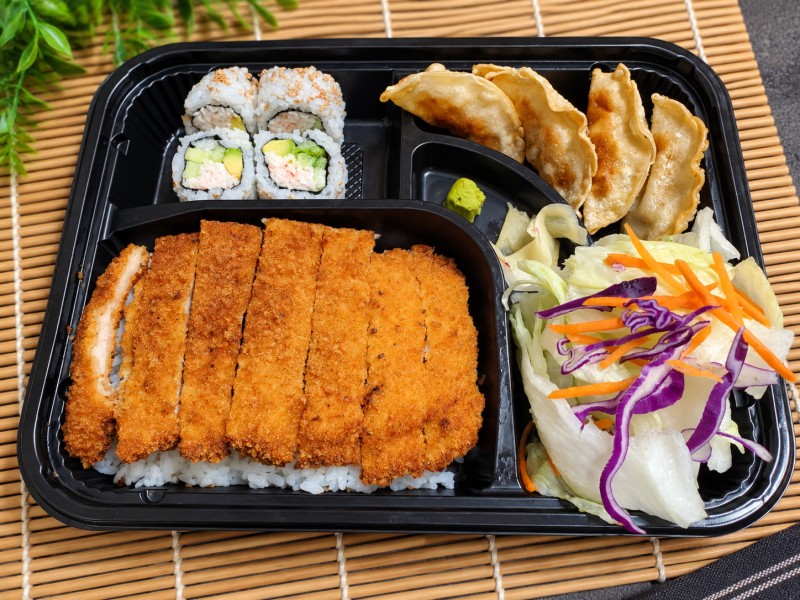 Bb3_Bento Box 3 (Katsu,cal,gyoza4)