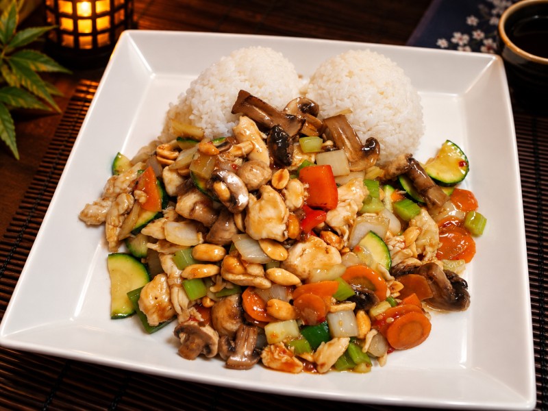 Hot. Served with white rice. W3_Kung Pao Chicken