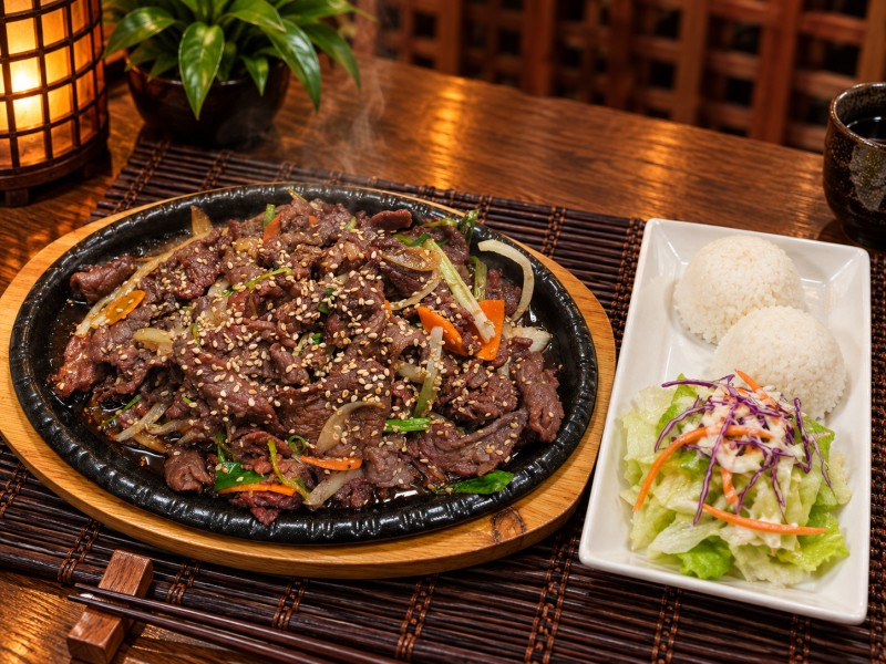 Served on sizzling plate with white rice and salad. K1_Beef Bulgogi