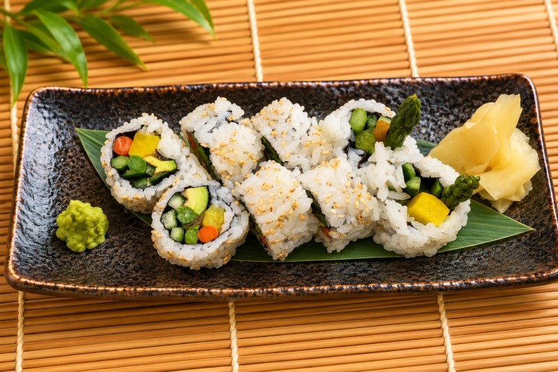 Avocado, cucumber, asparagus, pickled vegetables. R5_Vegetable Roll