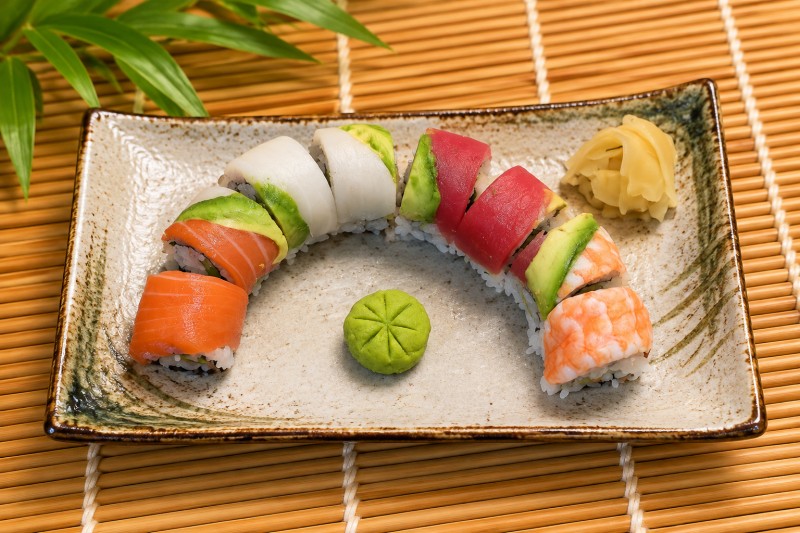 Crab salad, cucumber, topped with avocado and 4 fish. R15_Rainbow Roll