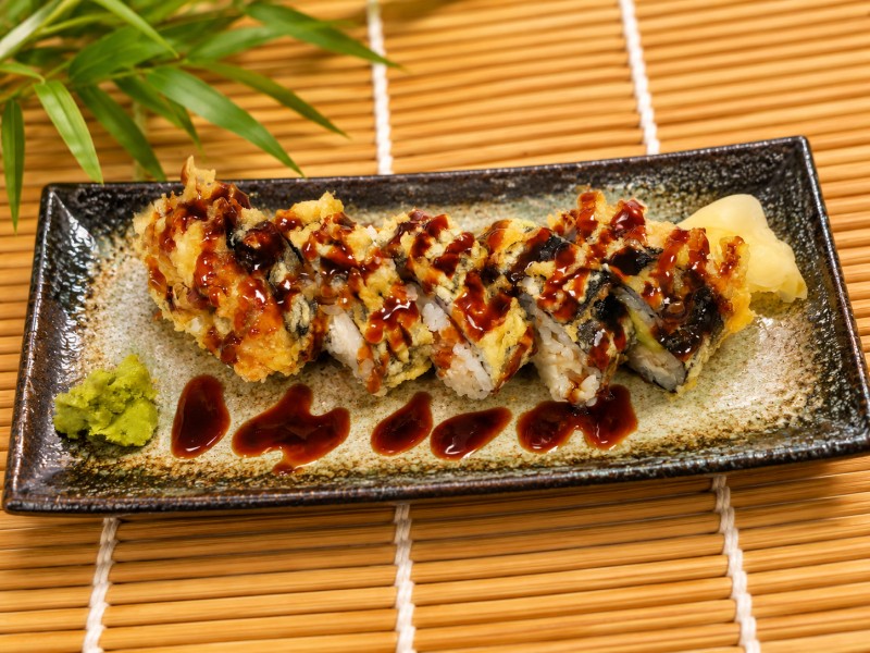 Deep fried roll with eel, avocado, cucumber and cream cheese. R16_Las Vegas Roll - Deep Fried Roll