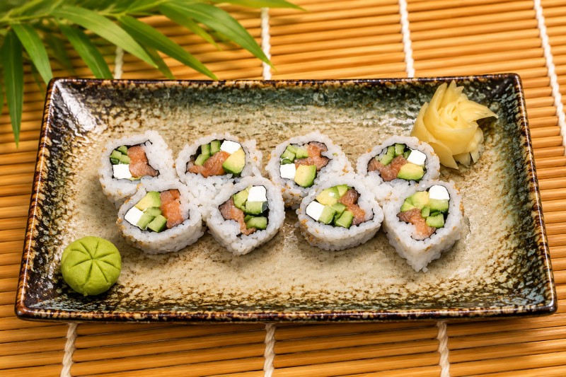 Salmon, avocado, cucumber and cream cheese. R17_Warren Roll