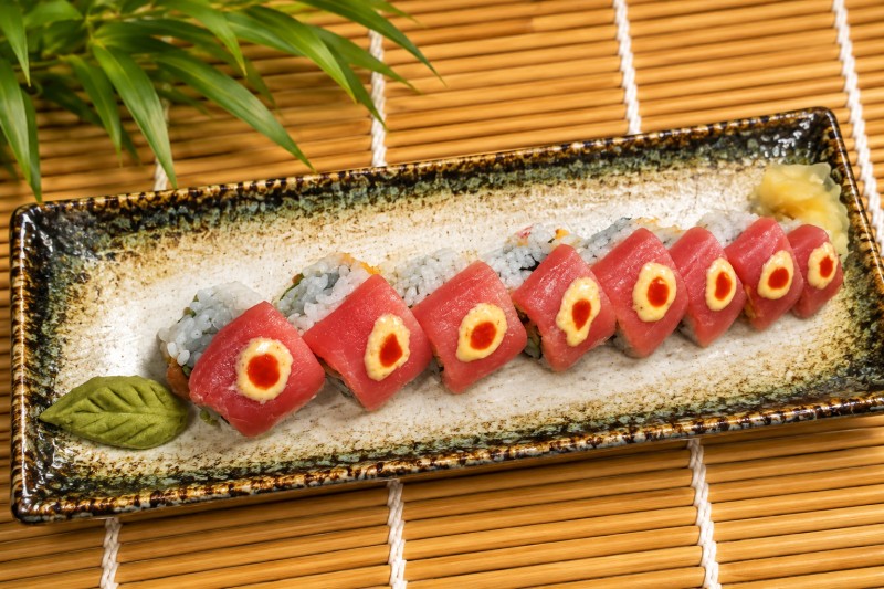 Hot. Spicy tuna, cucumber topped with tuna and hot sauce. R22_Samurai Roll