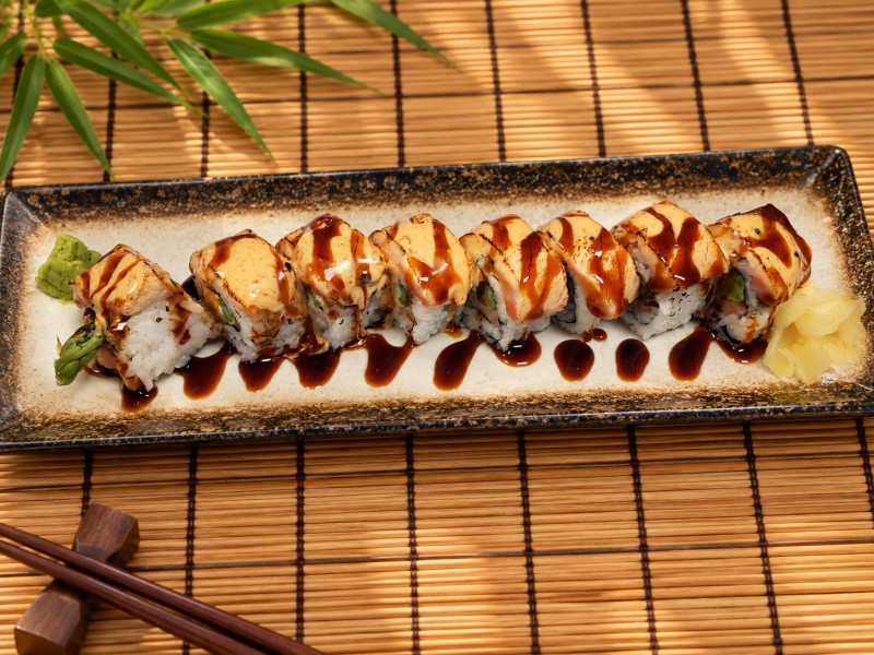 Hot. Smoked salmon, cream cheese, asparagus topped with salmon seared. R28_Seared Philadelphia Roll