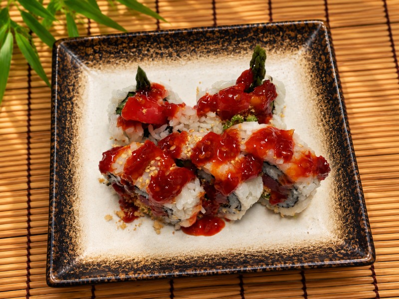 Hot. Tuna, asparagus, cucumber, crunch, green onion with 911 sauce. R29_911 Roll