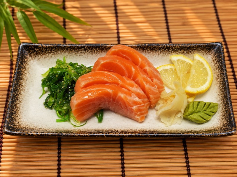 Consuming row or undercooked fish, eggs or meals may increase your risk of foodborne illness. Ss1_Salmon Sashimi 4Pcs