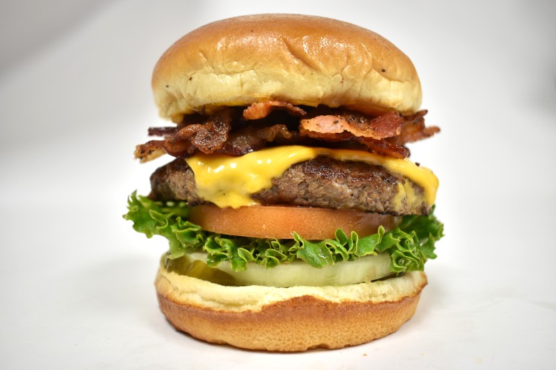 - House sauce, Pickle, Onion, Lettuce, Tomato, American cheese, Bacon
1/4 Lb. Bacon Cheese Burger
