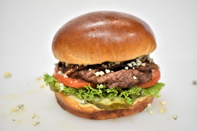 - House sauce, Pickle, Onion, Lettuce, Tomato, Blue cheese, Bacon
Blue Cheese Bacon Burger