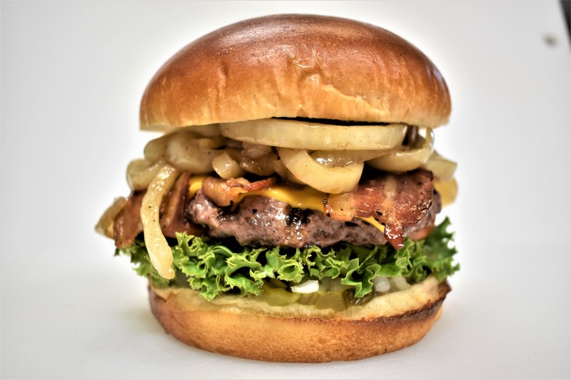 - House sauce, Pickle, Onion, Lettuce, Tomato, Blue cheese, Bacon
Deluxe Bacon Cheese Burger