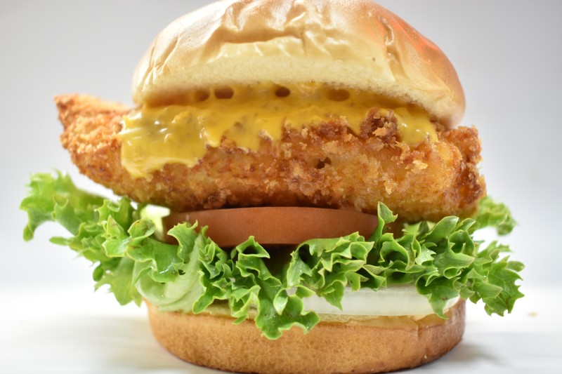 - Tartar sause, Pickle, Onion, Lettuce, Tomato, American cheese
Fish Cheese Burger