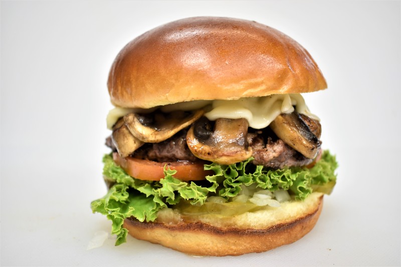 - House sauce, Pickle, Onion, Lettuce, Tomato, Grilled mushroom, Provolone cheese
Mushroom Cheese Burger