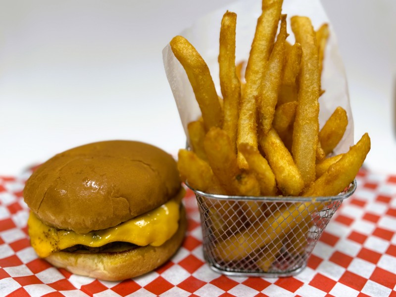 -House sauce, American cheese (Include 12oz Fountain Drink and Small Fries)
Kids Cheese Burger Meal