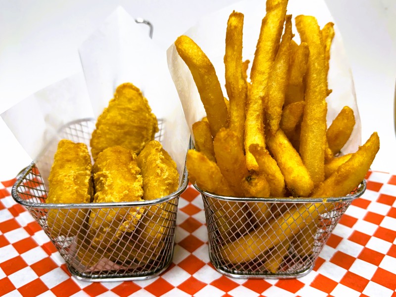 (Include 12oz Fountain Drink and Small Fries)
Kids Chicken Nugget(6Pc) Meal