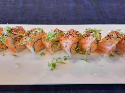 Pepper Salmon Roll (8Pc)