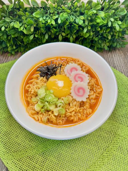 egg, seaweed, green onion, fishcake_beef broth
(Extra charge: kimchi $2, cheese $2, ricecake $2, spam $2, beef $2) K-Ramen