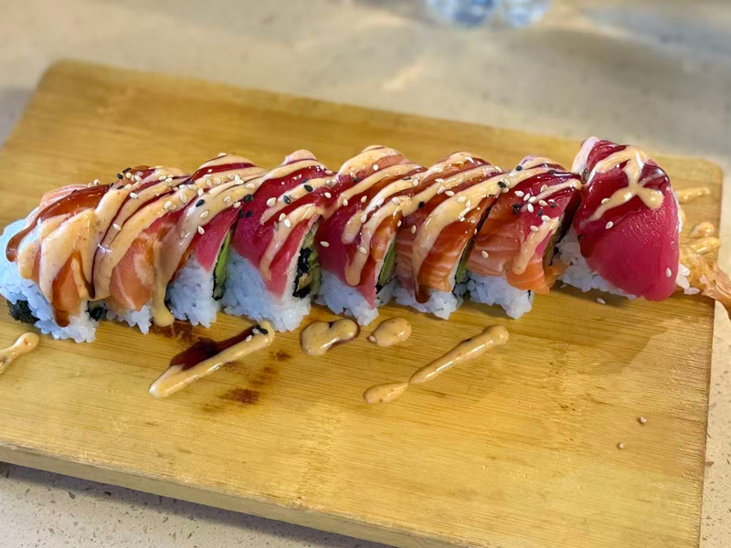 In:shrimp tempura, spicy tuna, cucumber, avocado
Out: tuna, salmon, eel
Sauce: spicy mayo, unagi sauce Dc