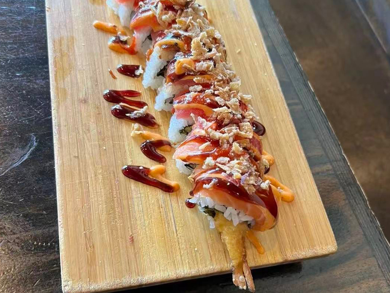 In:shrimp tempura, spicy tuna
Out: tuna, salmon, eel, ebi, crispy
Sauce: spicy mayo, unagi sauce, sriracha Fremont