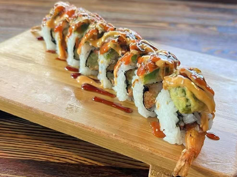 In:spicy crab, shrimp tempura, cucumber, avocado
Out: deep fried jalapeno
Sauce: spicy mayo, unagi sauce, sriracha Marina