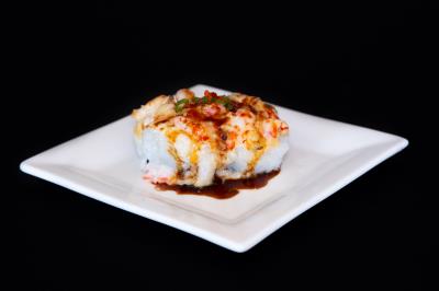 IN: CRABMEAT, AVOCADO
OUT: BAKED CRAWFISH, MOZZARELLA CHEESE, GREEN ONION
MASAGO Baked Lobster Roll