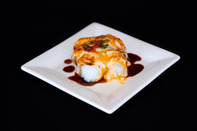 IN: CRABMEAT, AVOCADO
OUT: BAKED SALMON, MOZZARELLA CHEESE, GREEN ONION
MASAGO Baked Salmon Roll