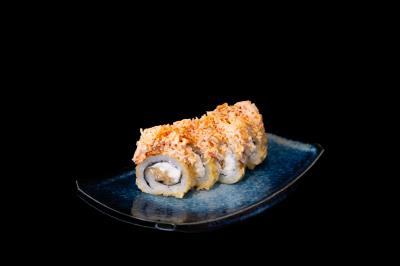 IN: CREAM CHEESE, SHRIMP TEMPURA, DEEP FRIED
OUT: SPICY CRABMEAT
Golden Tiger Roll