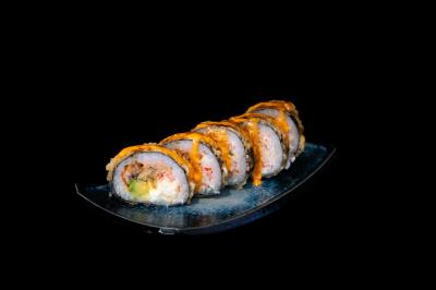 In: crabmeat, spicy tuna, eel, avocado, cream cheese, shrimp tempura
Out: wrapped futomaki style W/ seaweed outside and flash fried
Vegas Roll