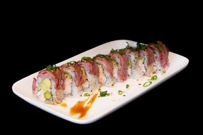 IN: ASPARAGUS, AVOCADO, CRABMEAT
OUT: CHARBROILED BEEF, GREEN ONION, SESAME SEEDS
Wagmi Roll
