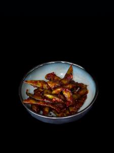 SPICY SWEET, SAVORY, SAUCY, PERFECTLY SALTY &
ADDICTIVELY DELICIOUS
Spicy Garlic Edamame