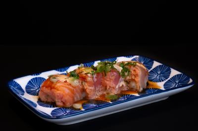 IN: SHRIMP TEMPURA, SPICY TUNA
OUT: ALBACORE, TUNA, SALMON, GREEN ONION
SAUCE: EEL, SPICY MAYO, SOY MUSTARD Sakura Roll