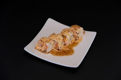 IN: SPICY CRAB, SPICY TUNA, SPICY ALBACORE, SHRIMP TEMPURA
OUT: SOY WRAP, SPICY MAYO, SOY MUSTARD
SAUCE: SPICY MAYO AND CHILI OIL Mr. Olympia Roll
