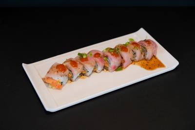 IN: CUCUMBER, SPICY SALMON
OUT: YELLOWTAIL, SOY MUSTARD, SRIRACHA, JALAPENO
Yolo Roll