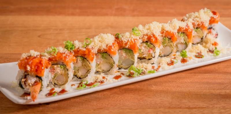 In: Shrimp tempura, avocado & cucumber
Top: Spicy salmon, crunchy flakes & green onion
Sauce: Eel sauce V2 Karai Crunch
