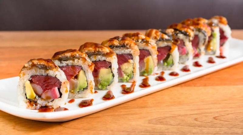 In: Tuna, Hamachi(yellowtail), Avocado
Out: Unagi(eel)
Top: Eel sauce
 Pacific Way
