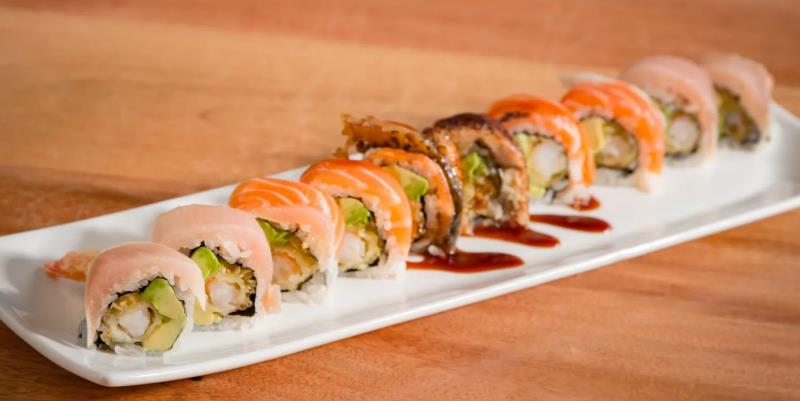 In: Shrimp tempura, avocado & cucumber
Top: Eel, salmon & seared albacore
Sauce: Eel sauce Seahawk