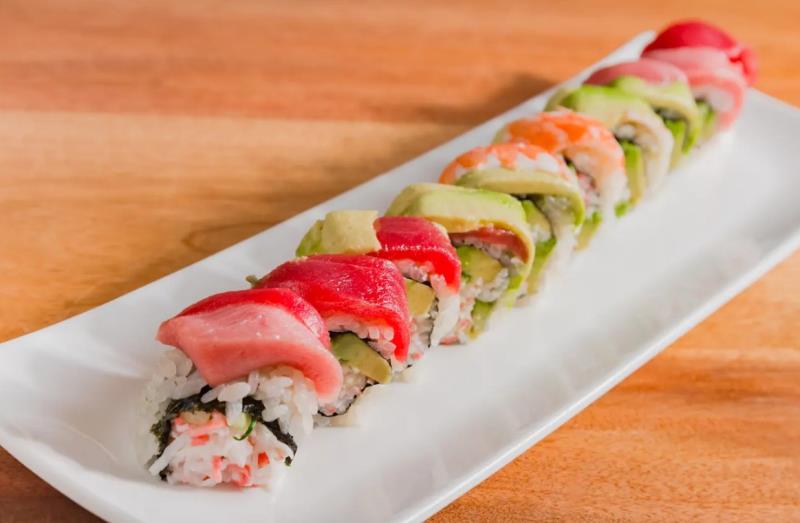 In: Krab, avocado & cucumber
Top: Bluefin Tuna, Ebi & Avocado Summer Breeze